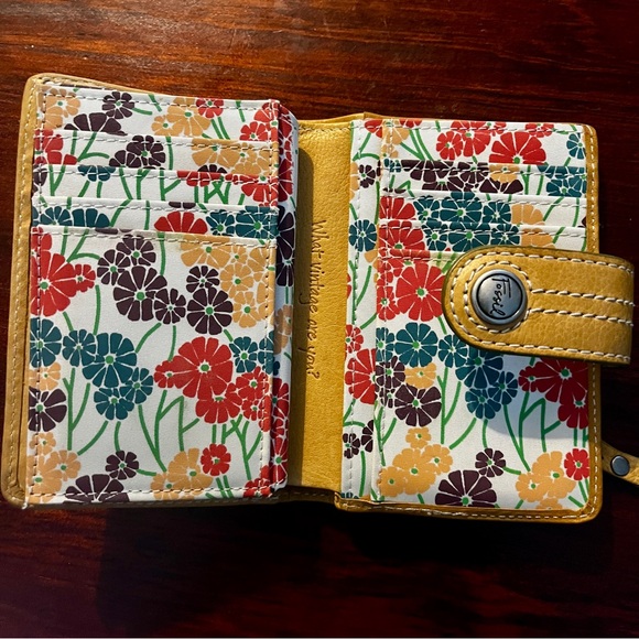 Fossil Tan Leather Wallet - Picture 4 of 5